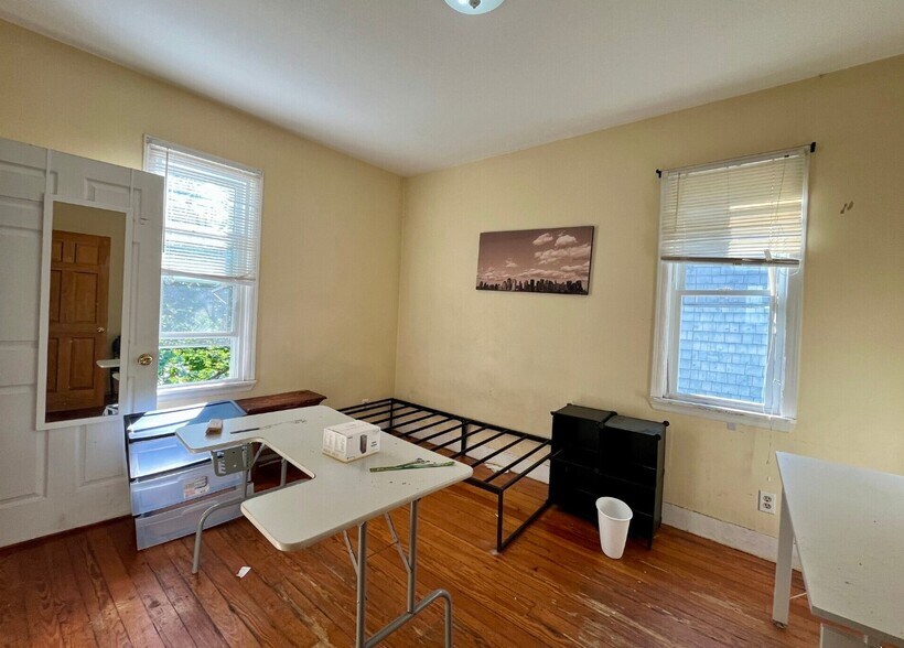 Building Photo - 49 Beech Glen St