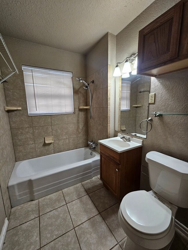 Building Photo - (3) Bed/(1) Bath in Core Norman! Pet Negotiable!