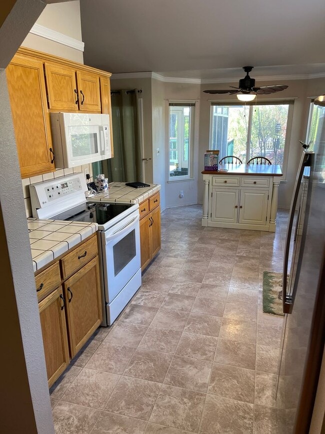 Building Photo - Oroville-Furnished-Turnkey-3 bedroom 2 bath home, hot tub, gazebo, landscaped yard, solar