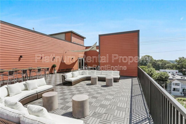 Building Photo - 525 Parkway Dr NE