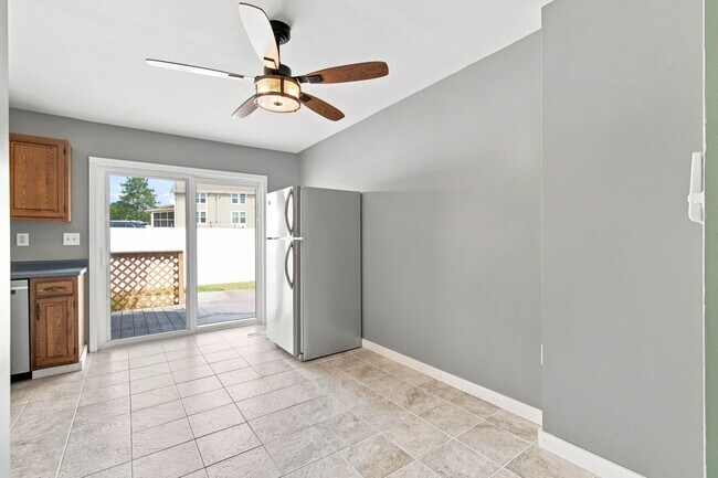 Building Photo - 15 Beech Ln