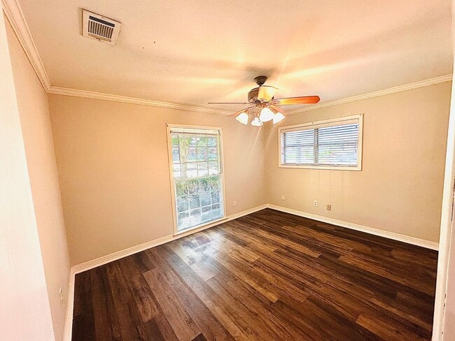 Building Photo - 2046 Shadywood Ln