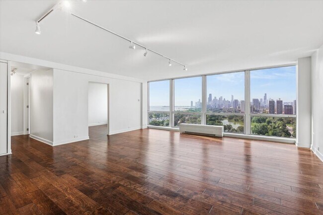 Building Photo - 330 W Diversey Pkwy