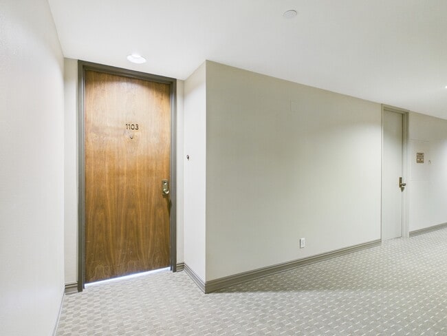 Building Photo - 5001 Woodway Dr