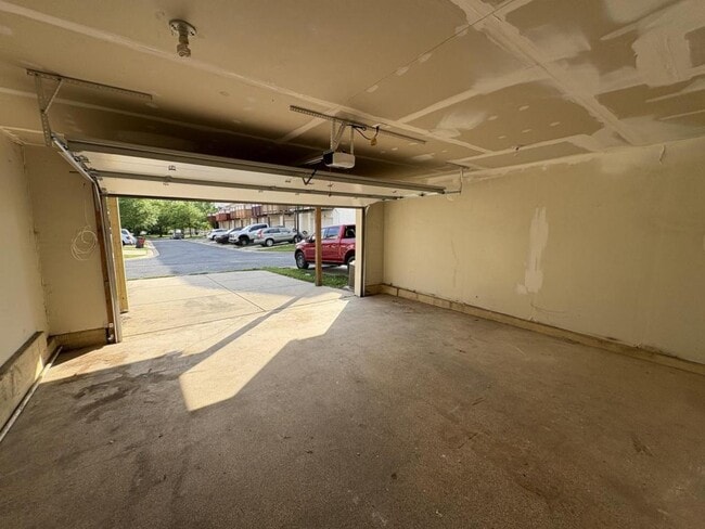 Building Photo - 1006 Hickam Rd