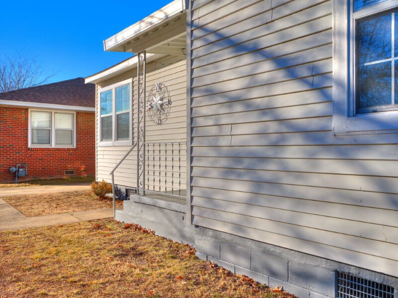 Building Photo - 1127 East 26th Pl N