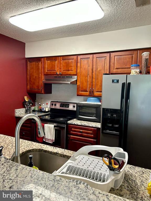 Building Photo - 8701 Tamarron Dr