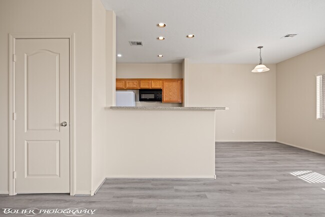 Building Photo - 470 Turtleback Rd