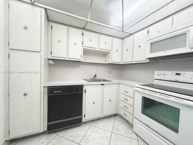 Building Photo - 3800 S Ocean Dr