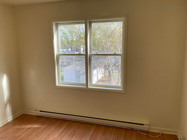 Building Photo - 301 3rd St