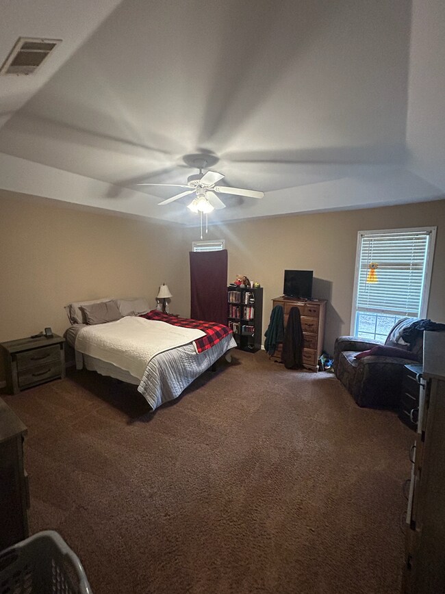 Building Photo - 146 Oak Meadows Dr