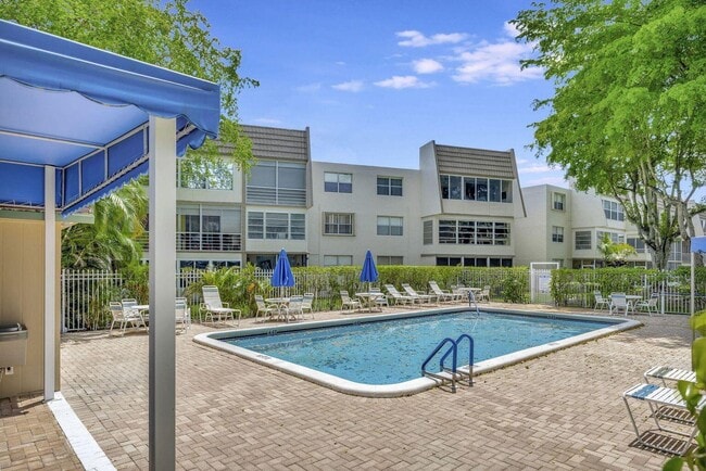 Building Photo - 9300 Lime Bay Blvd