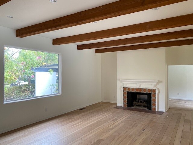 Living Room - 239 N Cliffwood Ave