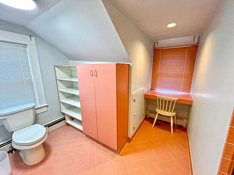 Large Master Bath - 18 Grove St