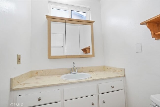 Building Photo - 22855 Vanowen St