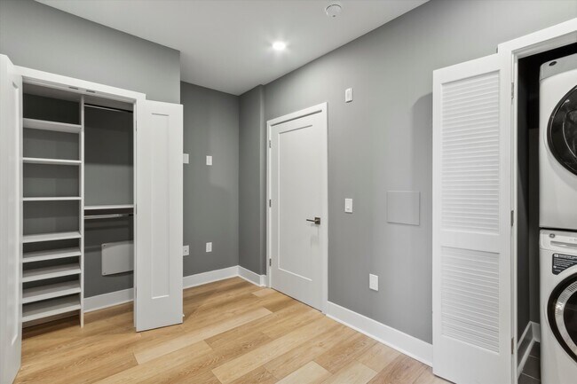 Building Photo - 1615 Poplar St