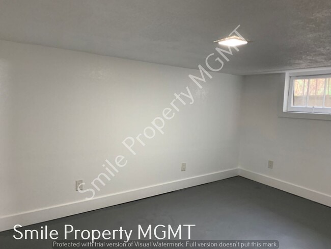 Building Photo - Spacious 4 bedrooms Home in SE Portland