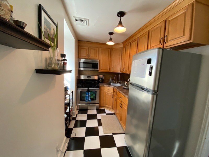 Building Photo - 921 S 48th St