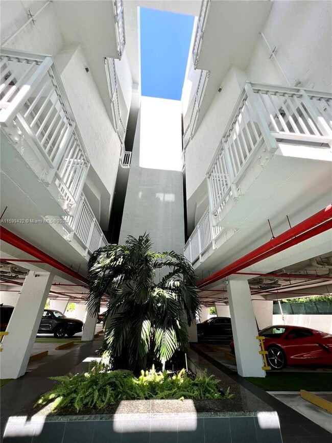 Building Photo - 1650 Brickell Ave