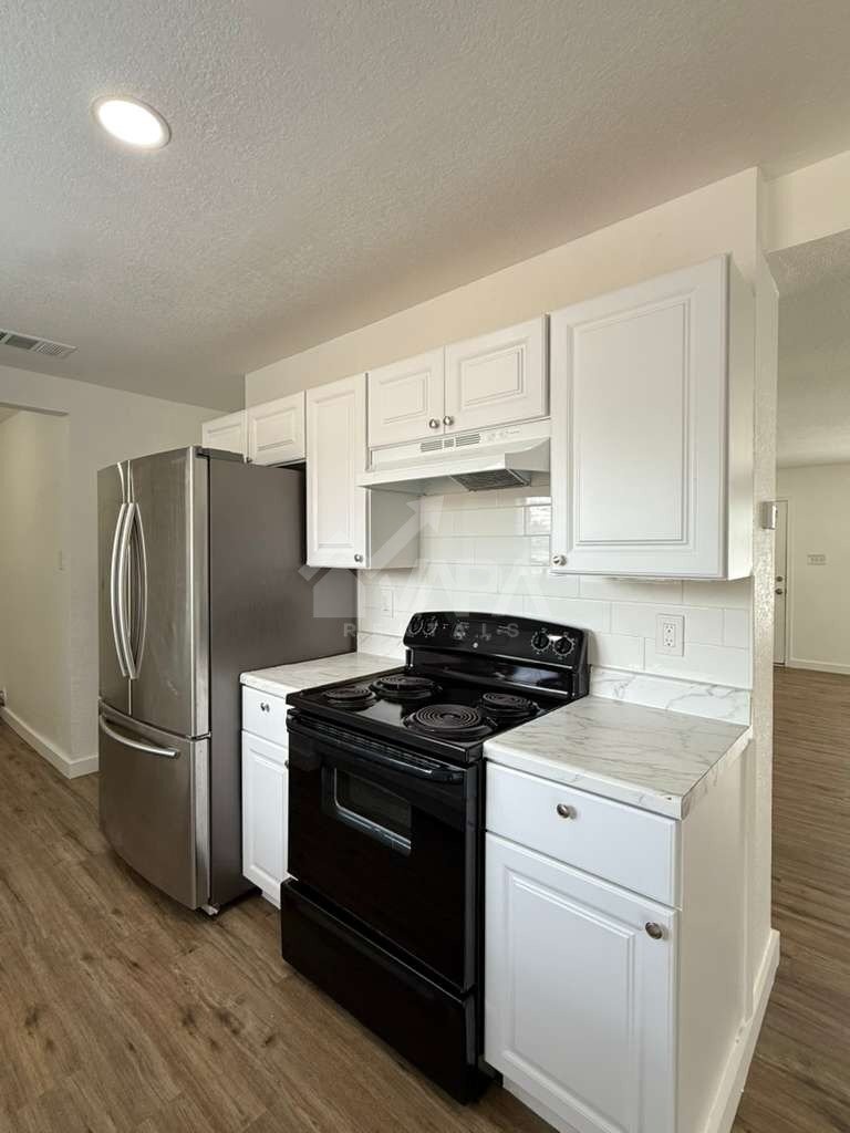 Building Photo - 3713 Candlebluff Dr