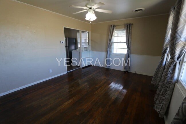 Building Photo - 2911-2911 Market St