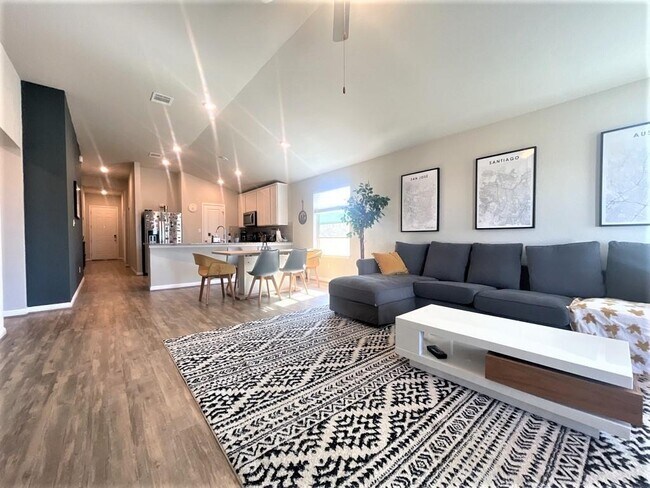 Building Photo - 5609 Bellissima Way
