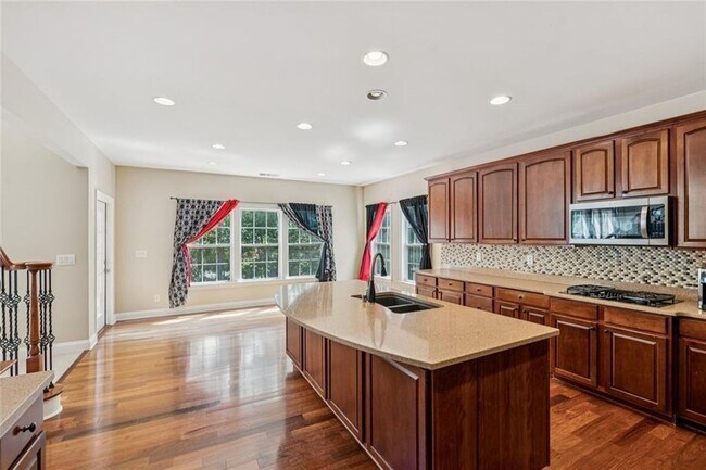 Building Photo - 410 After Glow Smt