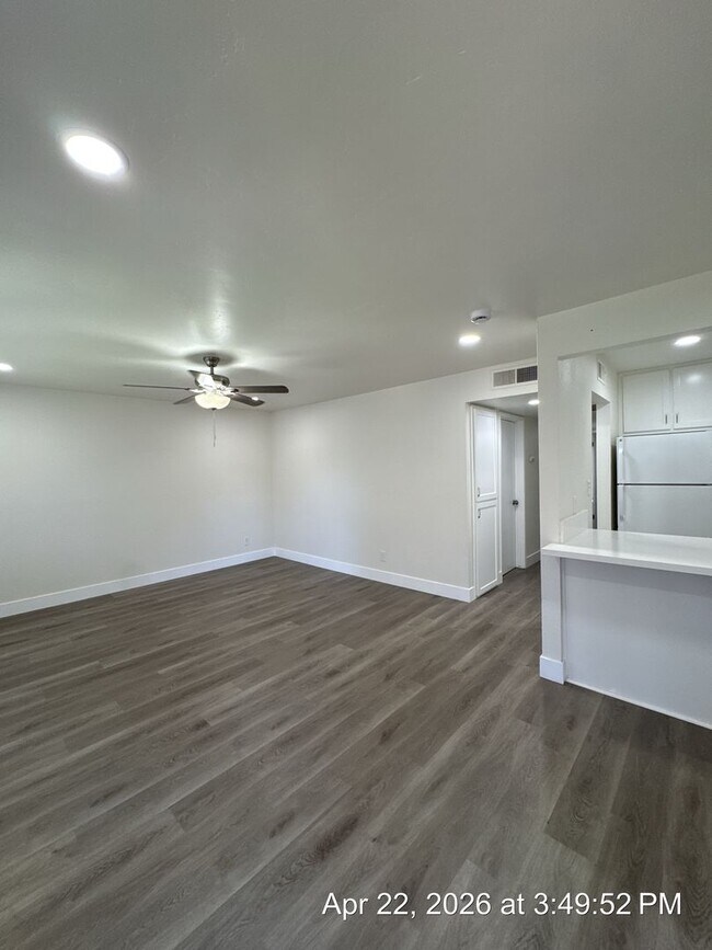 Building Photo - MOVE IN READY! 2 WEEKS OFF!! NO APP FEE! UPSTAIRS UNIT WITH BALCONY!