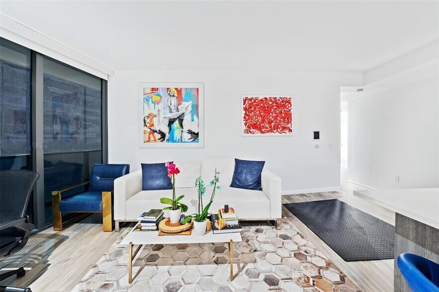 Building Photo - 801 S Miami Ave