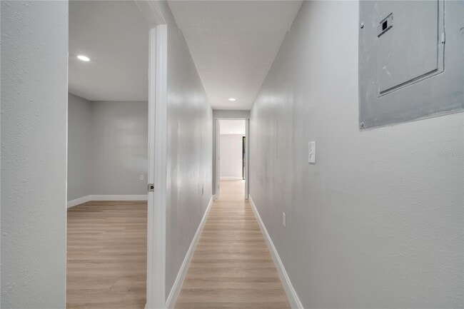 Building Photo - 2303 Bonneville Dr