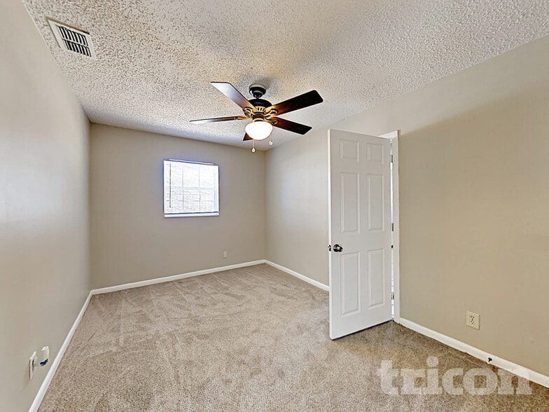 Building Photo - 6001 Crestridge Rd
