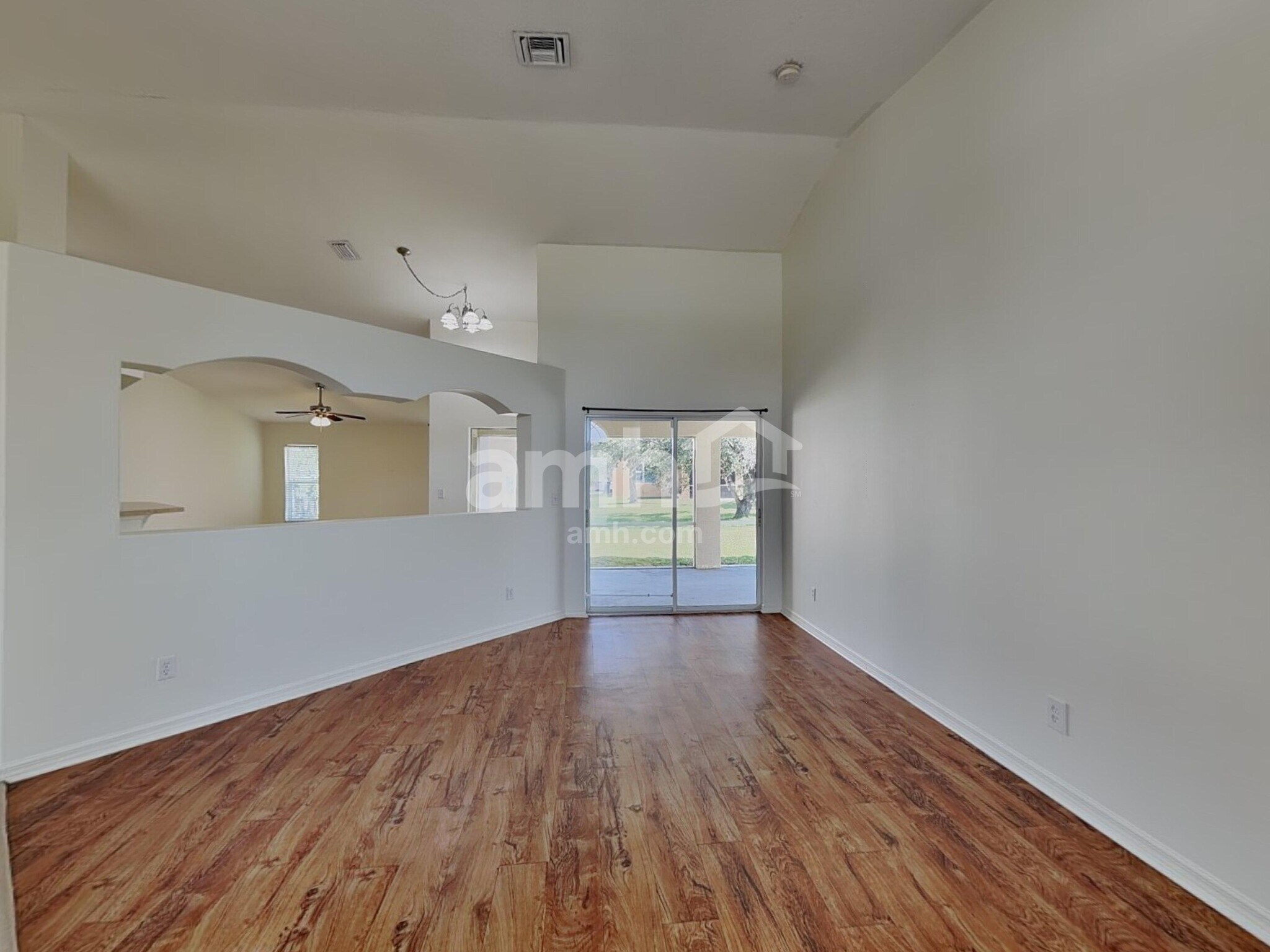 Building Photo - 5731 NW Zenith Dr