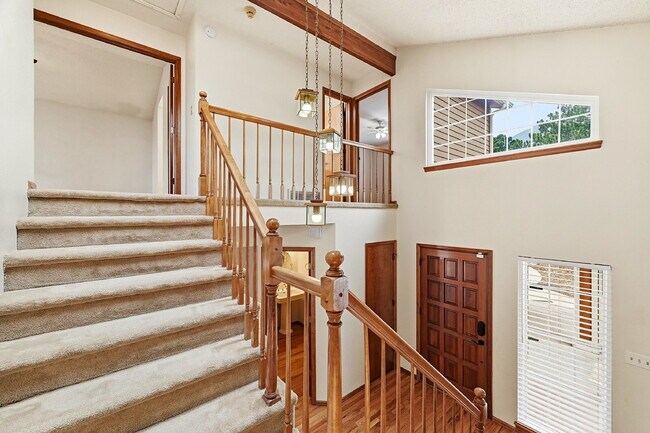 Building Photo - $2,845.95- 4-Bed /3-Bath Gem with Finished Basement and Fenced-in Yard in Colorado Springs!
