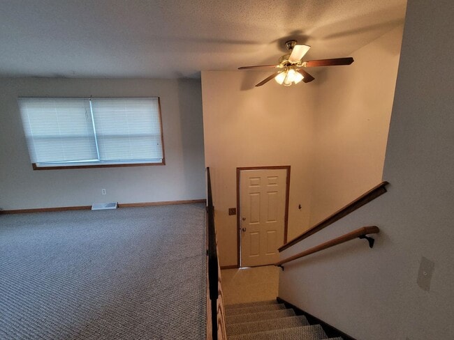 Building Photo - Marion 3 bedroom 1 bath additional family room, new carpet & Appliances, 1 stall garage, fenced y...