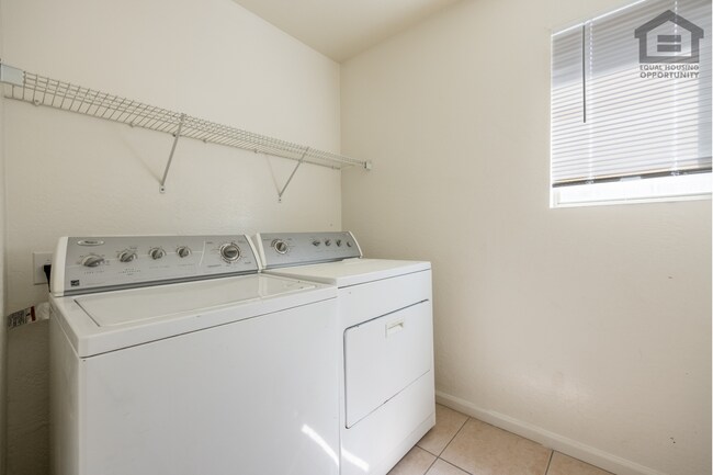 Building Photo - 4Bed/2.5Bath House in Maricopa! Move-In Ready on 08/20/2026!