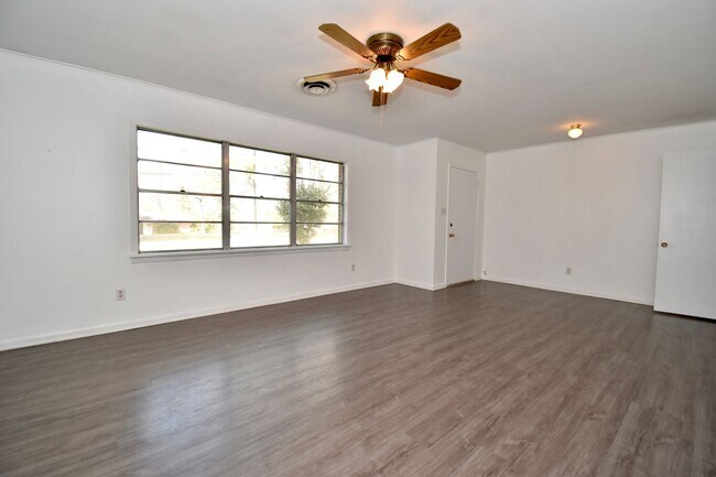 Building Photo - 3 Bedroom 2 Bath Home in Ruston