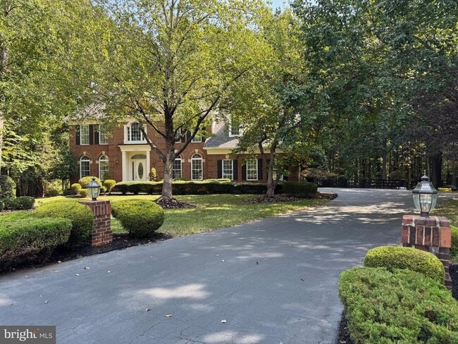 Building Photo - 11000 Farmview Way