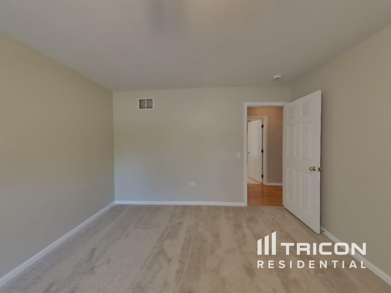 Building Photo - 1318 Deerpath Cir