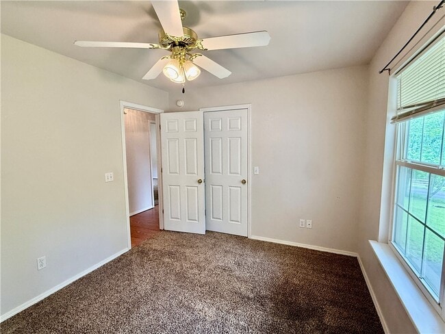 Building Photo - 15 Pennine Ln