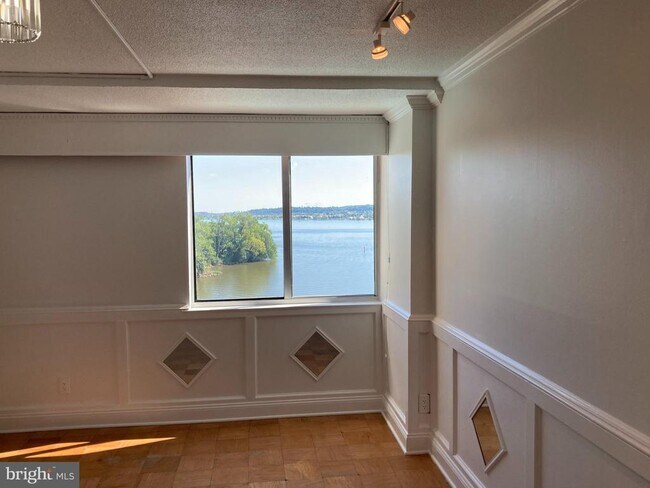 Building Photo - 501 Slaters Ln