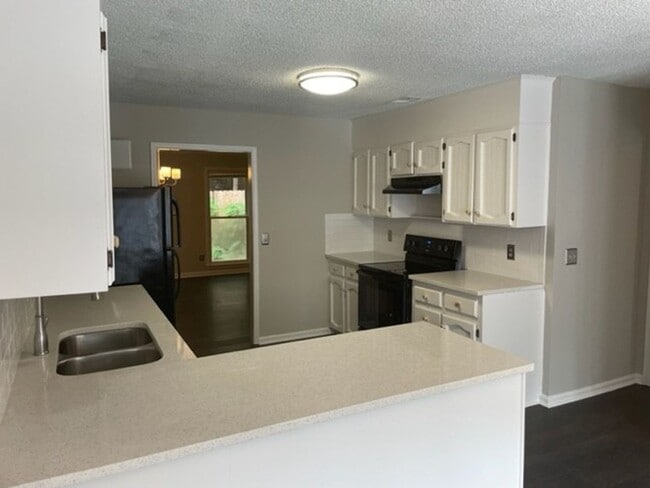 Building Photo - For Rent