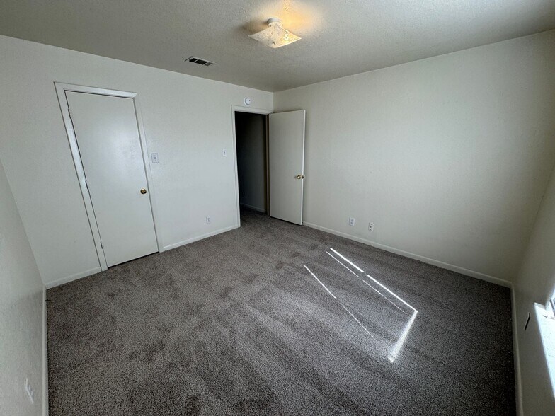 Building Photo - 1003 Circle M Dr