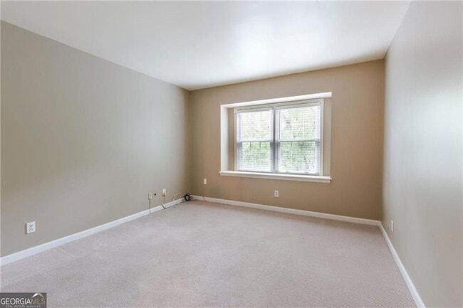 Building Photo - 82 Montre Square NW