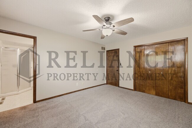 Building Photo - 428 Peach Tree Ln