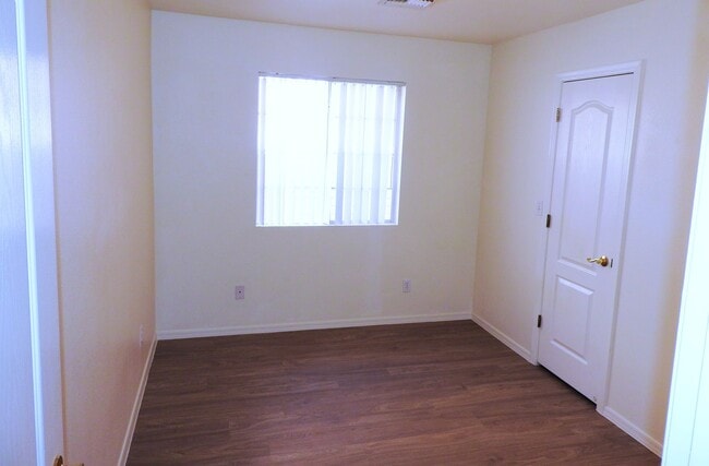 Building Photo - COMING SOON! 3+2 Stylish, Move-In Ready Home with New Flooring and Fresh Interior