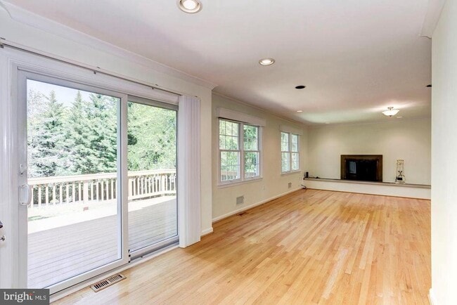 Building Photo - 11220 Broad Green Dr
