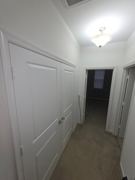 Building Photo - 730 Lacy Oak Dr