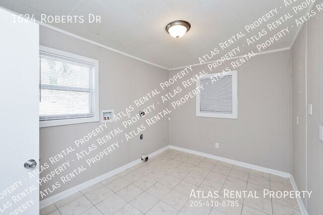 Building Photo - 1624 Roberts Dr