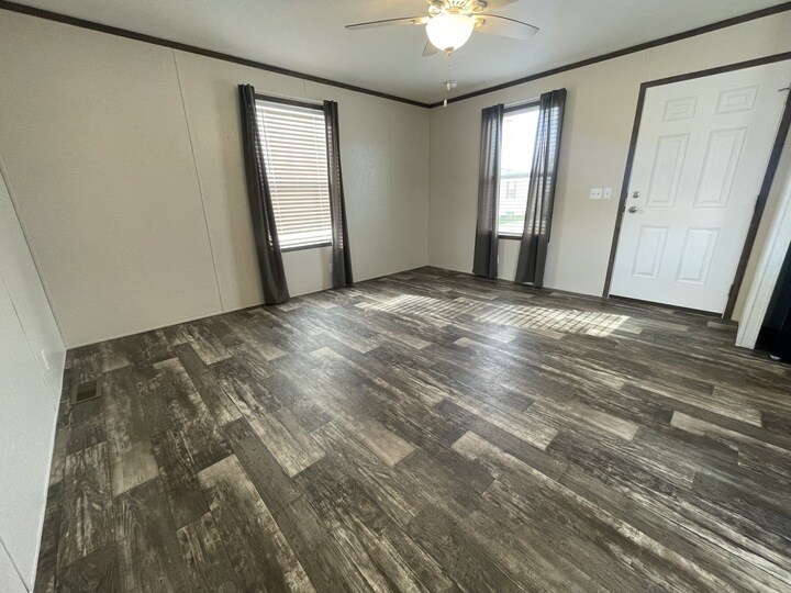 Building Photo - 16220 Frontenac Ave