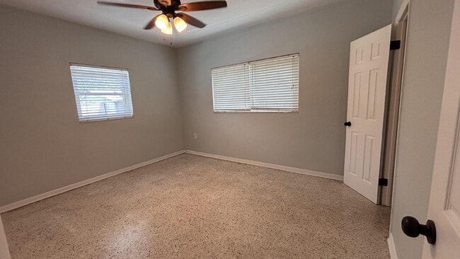 Building Photo - Charming Old Florida-Style Pool Home for Rent!